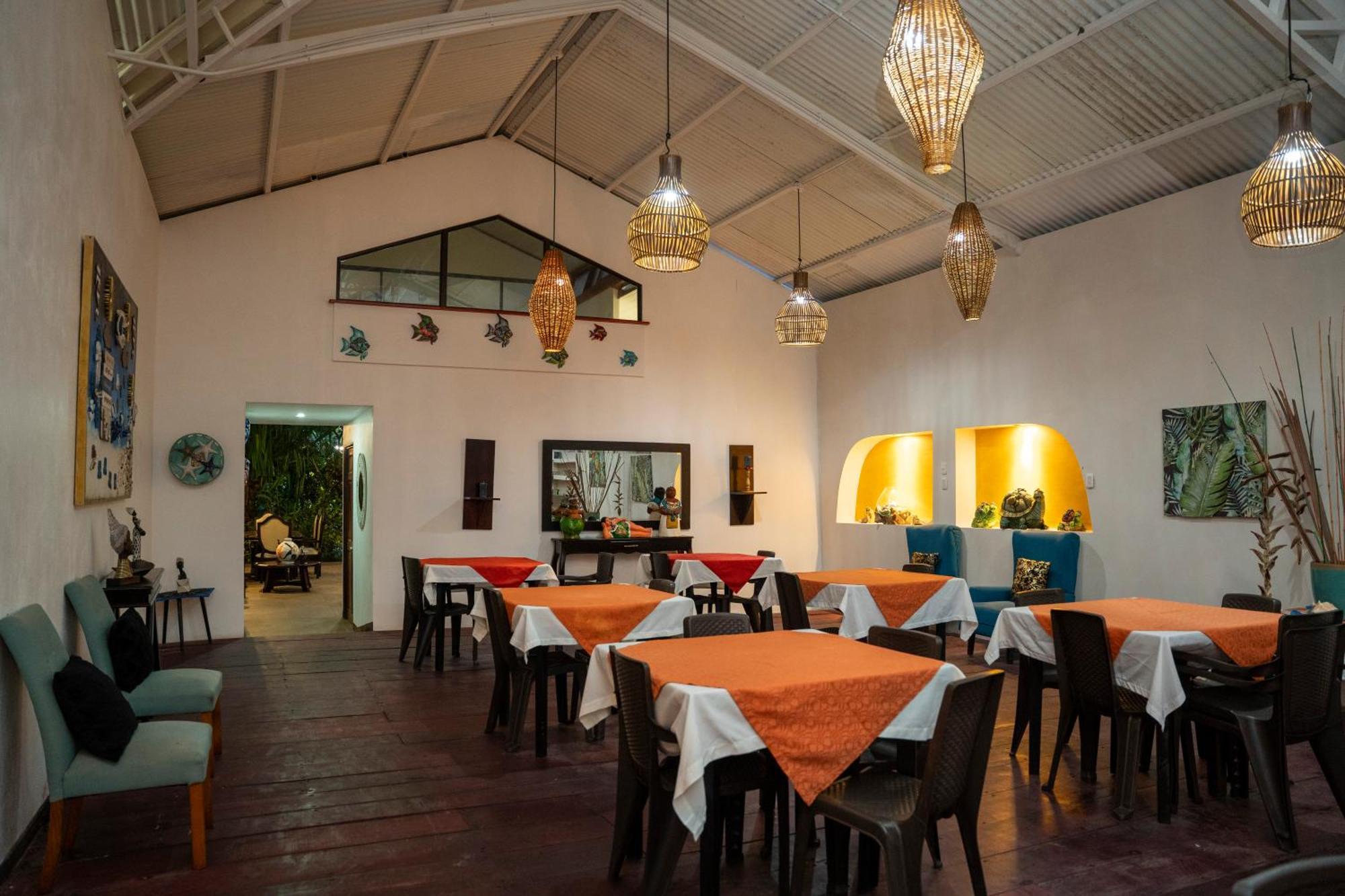 Hotel Tortuguero Beachfront Esterno foto